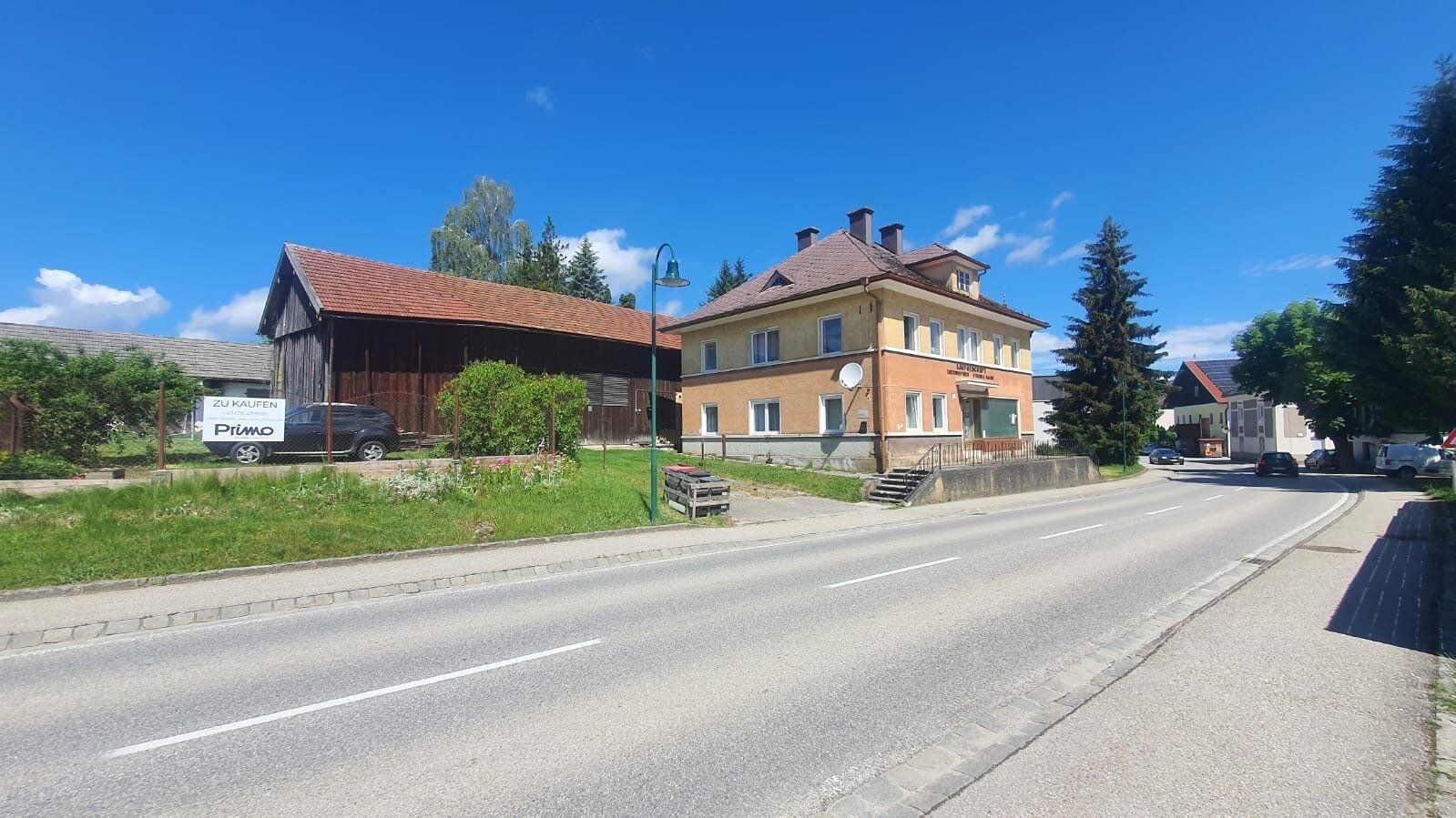 Großes, zentral gelegenes Wohnhaus mit ca. 1900 m² Grundfläche