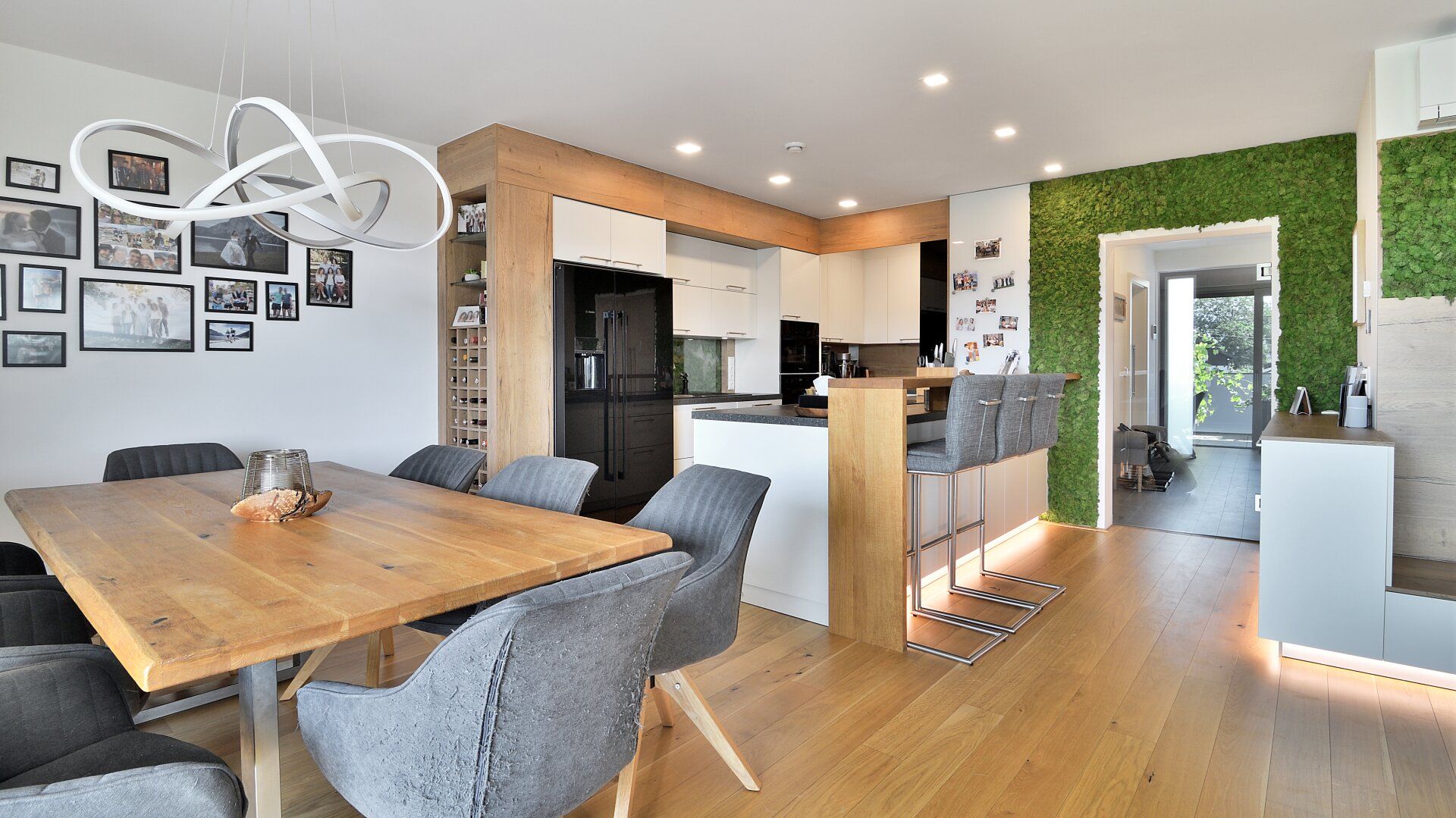 Unvergleichbar hochwertige Wohnung mit großer Loggia in sonniger Ausrichtung