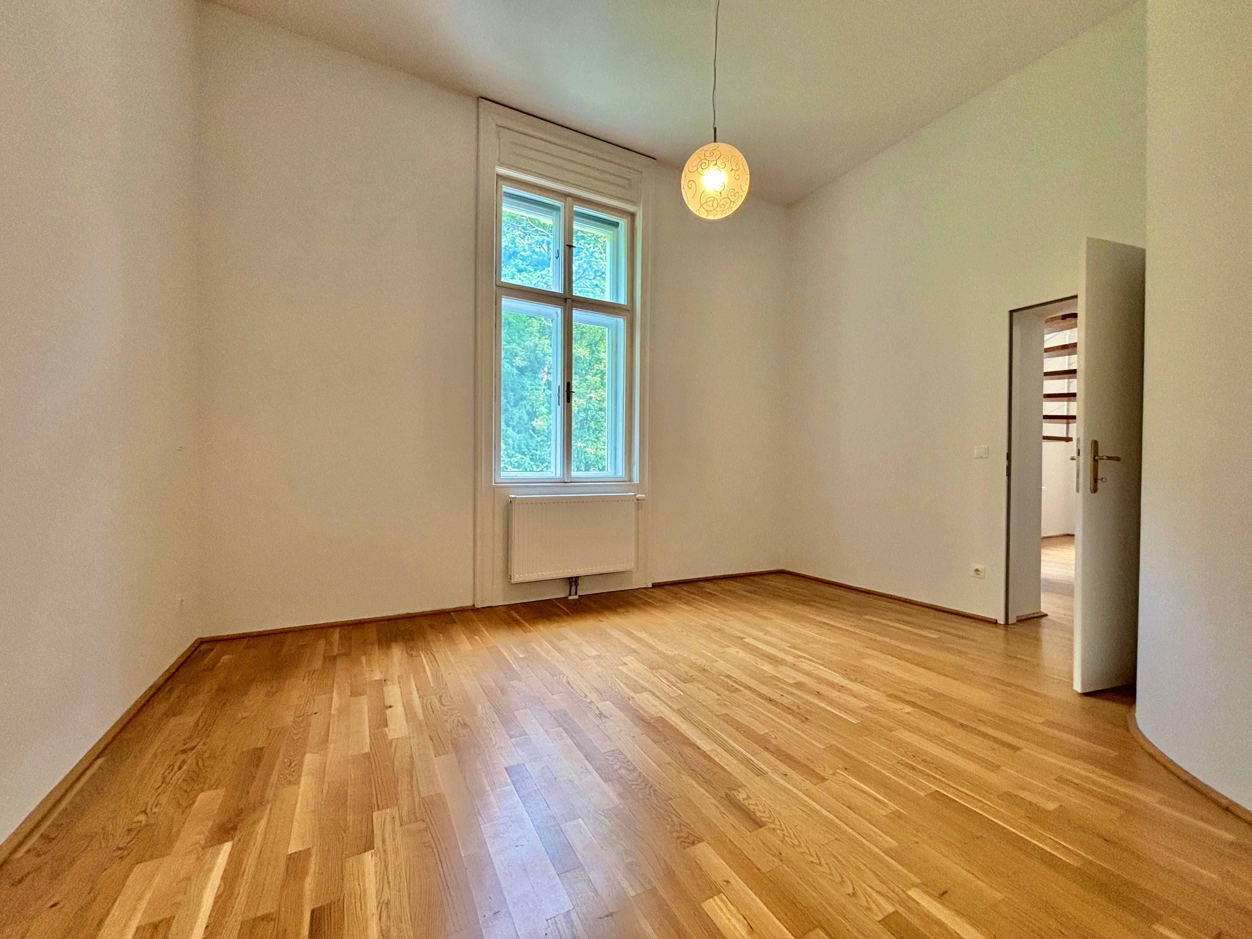 Dachterrasse mit Blick auf die Burgruine Rauhenstein | Stellplätze verfügbar I – pohled 4