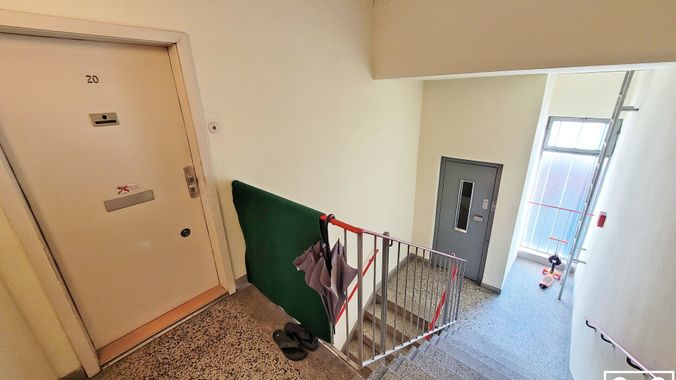 Stiegenhaus mit Lift
