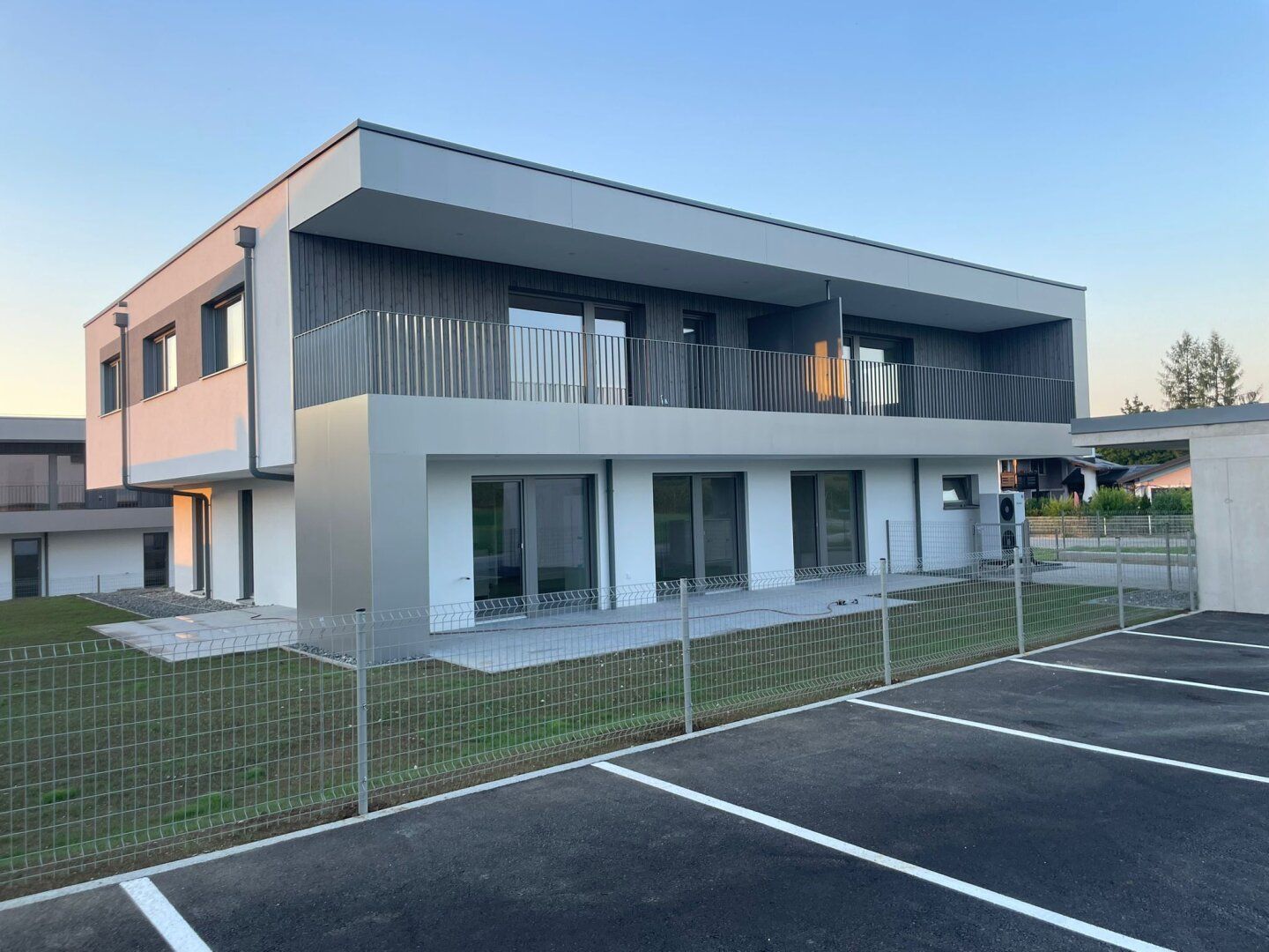 Eigennutzung oder Zinshaus.Erstbezug ! Traumhaftes Mehrfamilienhaus mit modernstem Komfort
