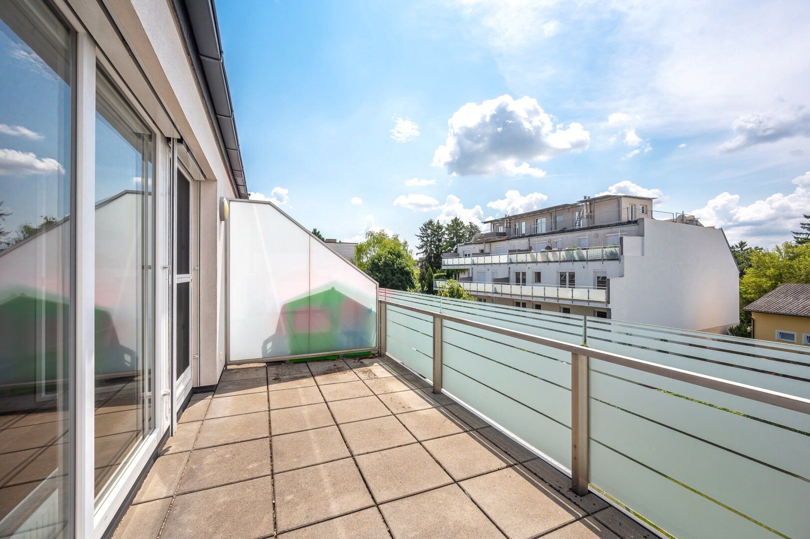 TERRASSENWOHNUNG | 3 ZIMMER | 2 STELLPLÄTZE
