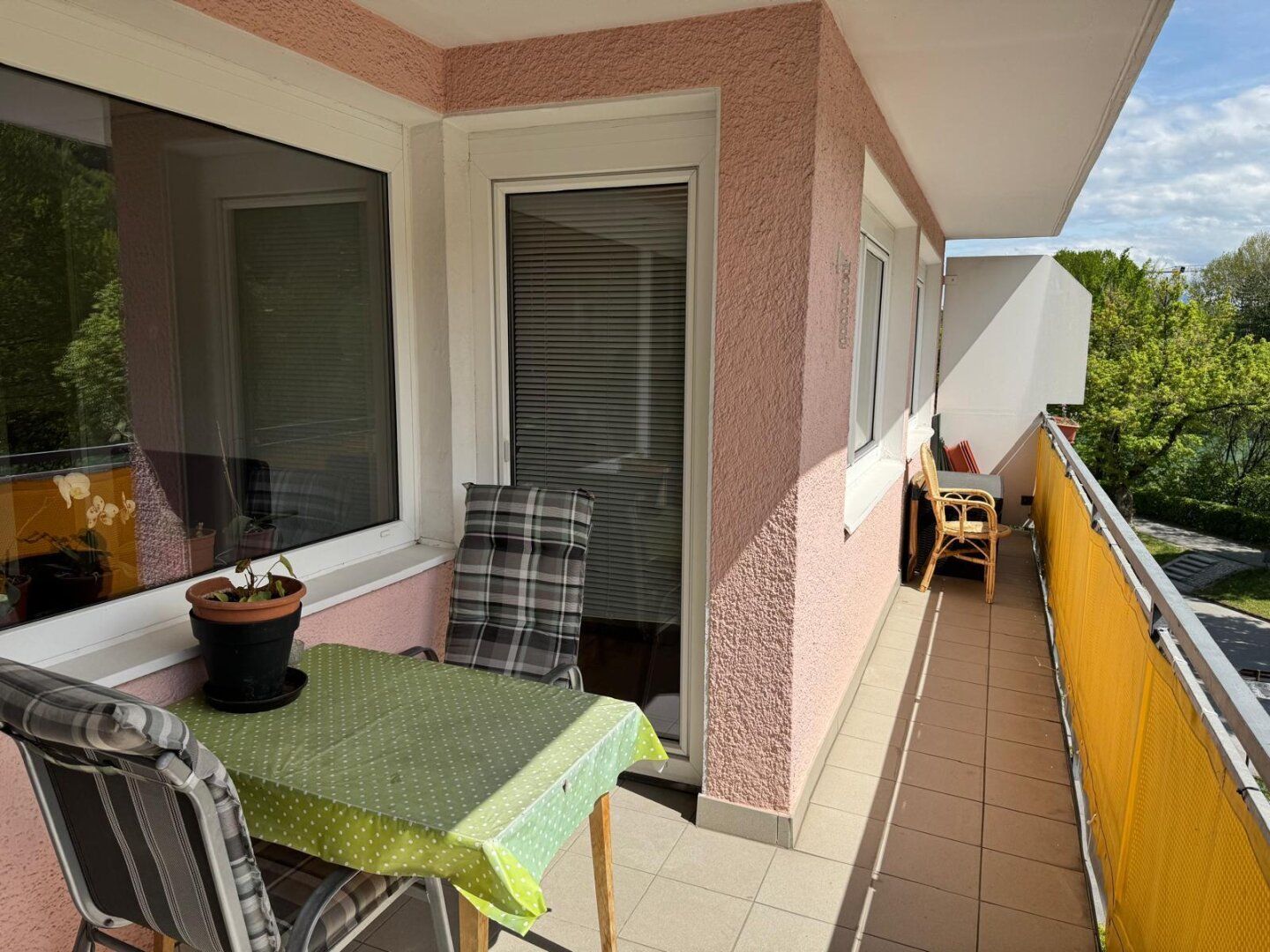 Lichtdurchflutete DG-Wohnung mit Panoramablick & Tiefgaragenbox