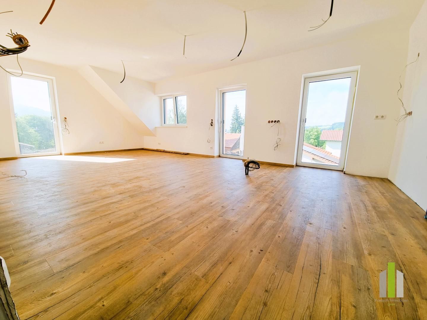 Erstbezug über den Dächern - 2-Zimmer-Dachgeschosswohnung mit zwei Balkonen & Stil