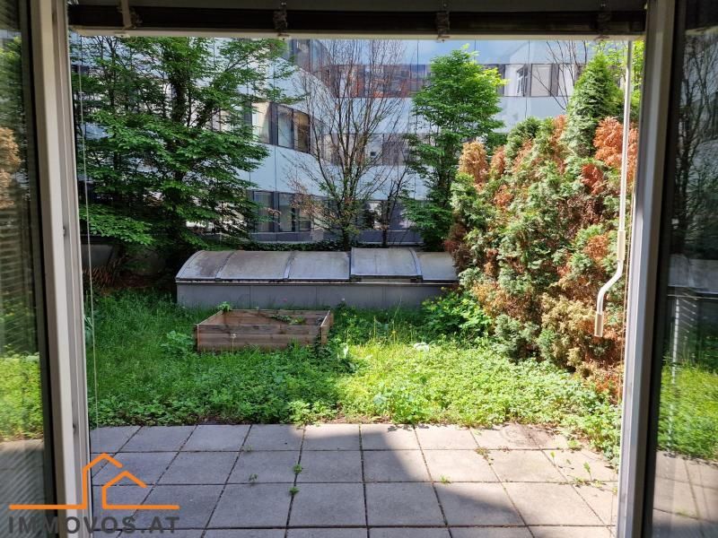 SOFORTBEZUG mit Terrasse, Eigengarten und Garagenplatz, VOLLMÖBLIERTE SPITZENNEUBAUWOHNUNG