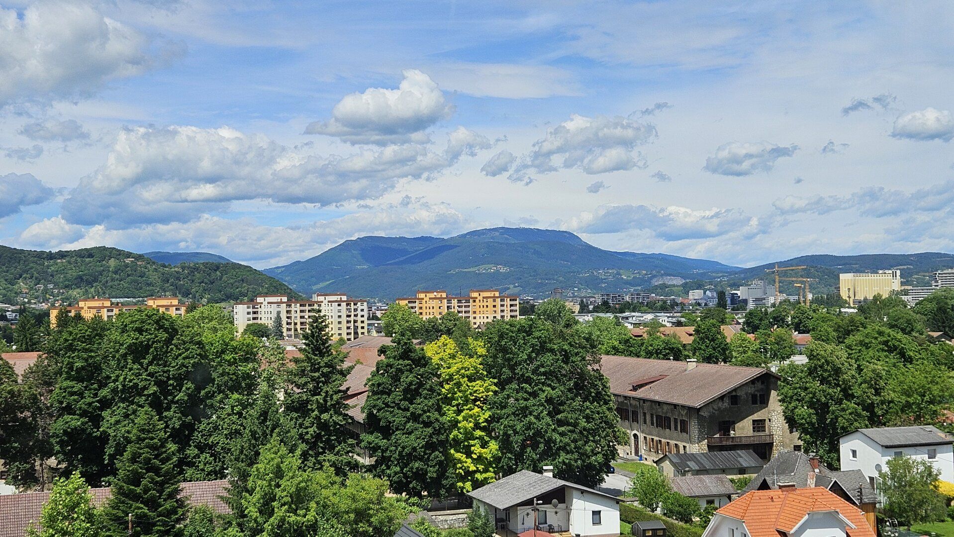 Geräumige 2-Zimmer Wohnung mit traumhaftem Ausblick