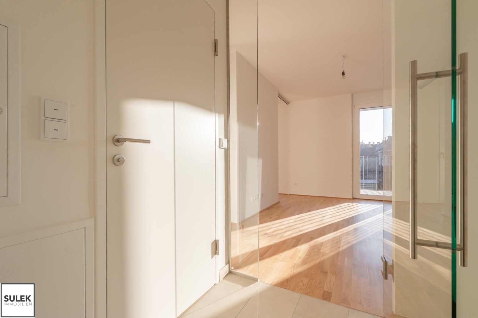 VIDEO-Tour: helle, hofseitige Neubauwohnung mit Balkon in Zentrumsnähe - beziehbar ab 1.8.25