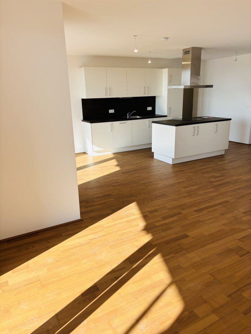 Moderne 4-Zimmer-Wohnung in Graz: Erstbezug mit Balkon und 2 Garagen!