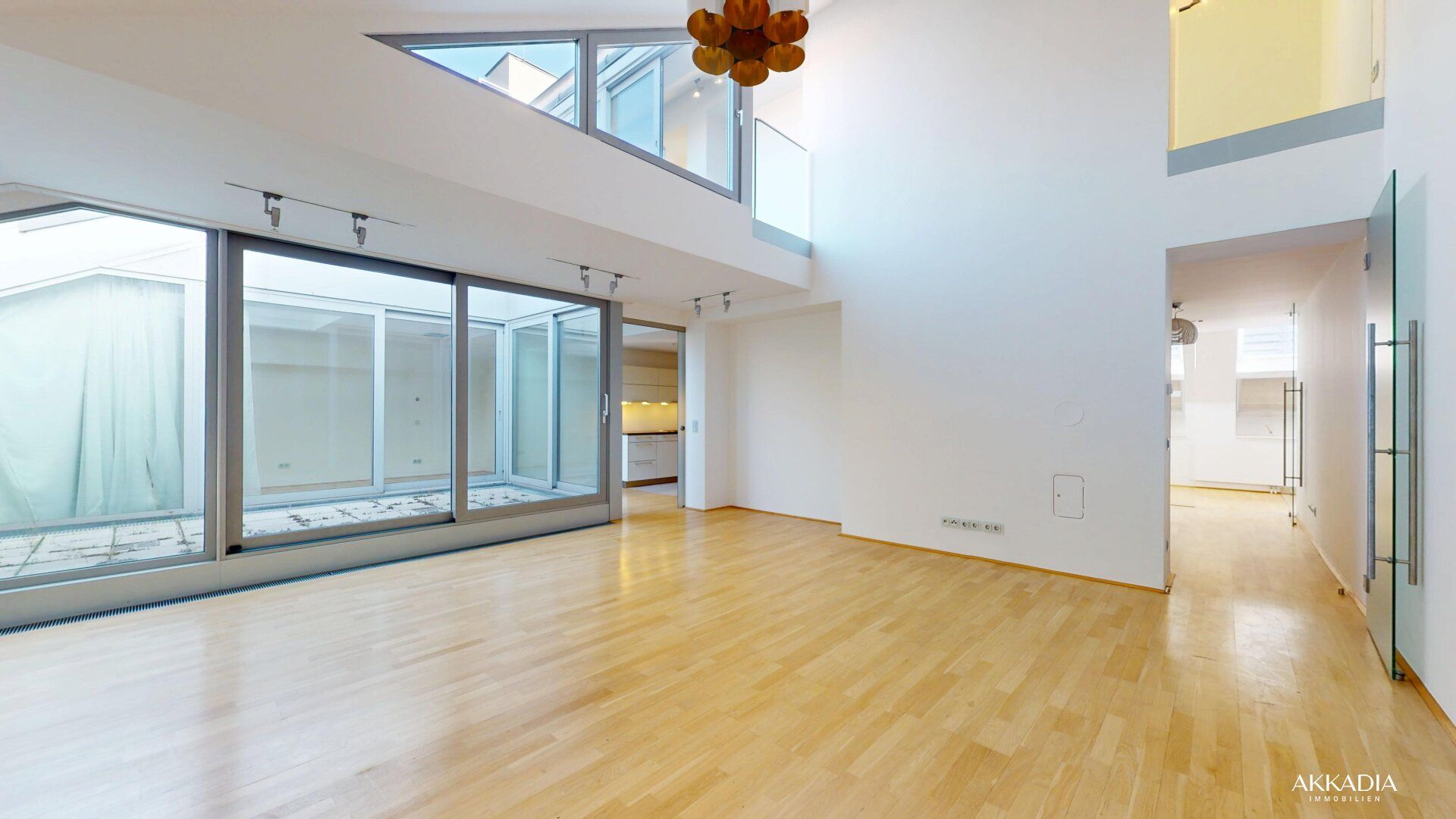 Dachgeschosswohnung in historischem Palais und exklusiver Lage mit Blick über die Karlskirche und Wien
