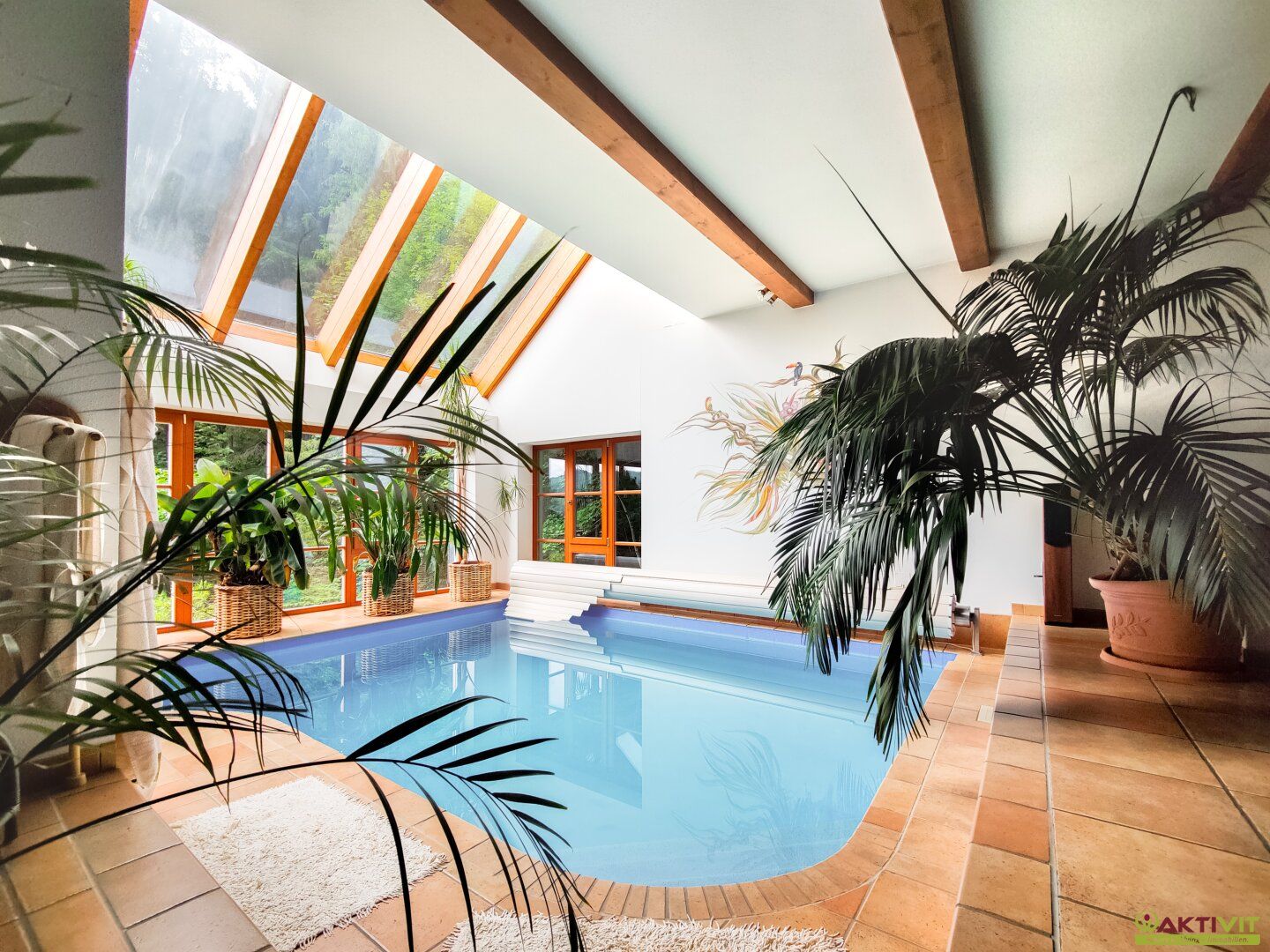Stilvolles Wohnhaus in Ruhelage mit einzigartigem Wellnessbereich und eigenem Kraftwerk.