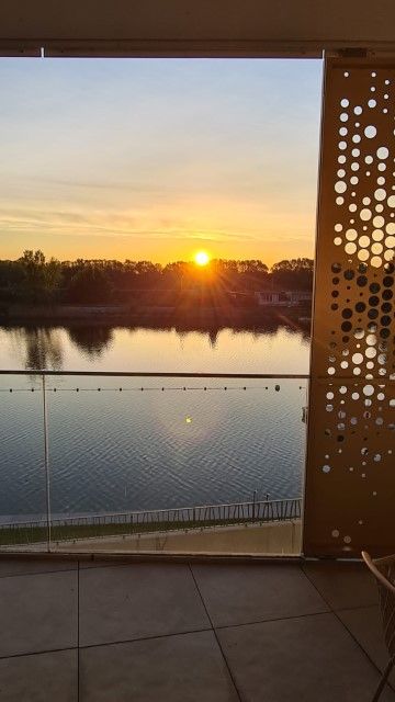 *LEBEN AM WASSER* Exklusives 2-Zimmer Apartment mit großzügiger Loggia