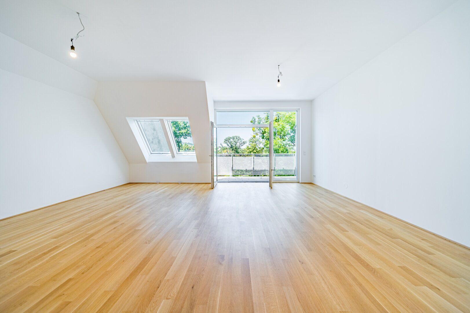 ERSTBEZUG: DG-Wohnung mit einzigartigem Ausblick | 7 Zimmer | Freiflächen