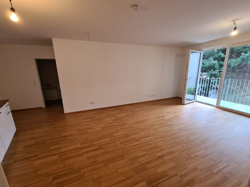 Schöne 3-Zimmer-Wohnung mit Balkon+Garagenstellplatz in der Lorystraße Nahe U3 und S-Bahn!