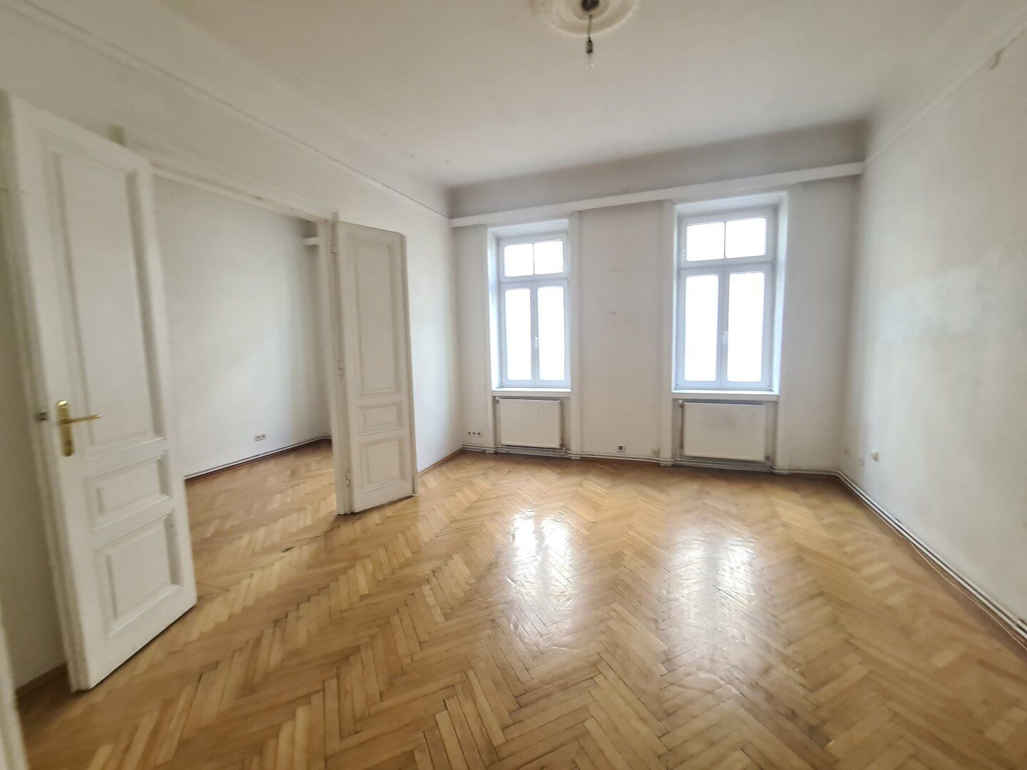 Single-Pärchen Altbau | Abgewohnter Zustand | Mollardgasse