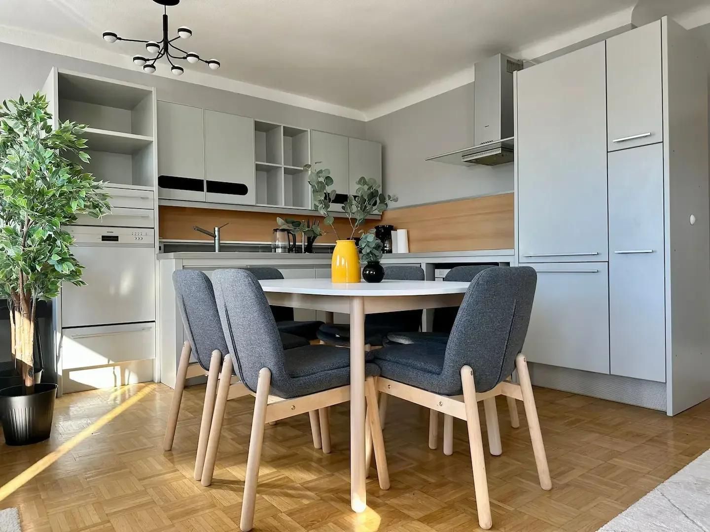 HELLE 2 - ZIMMERWOHNUNG MIT LOGGIA NÄHE PRATER UND U1!