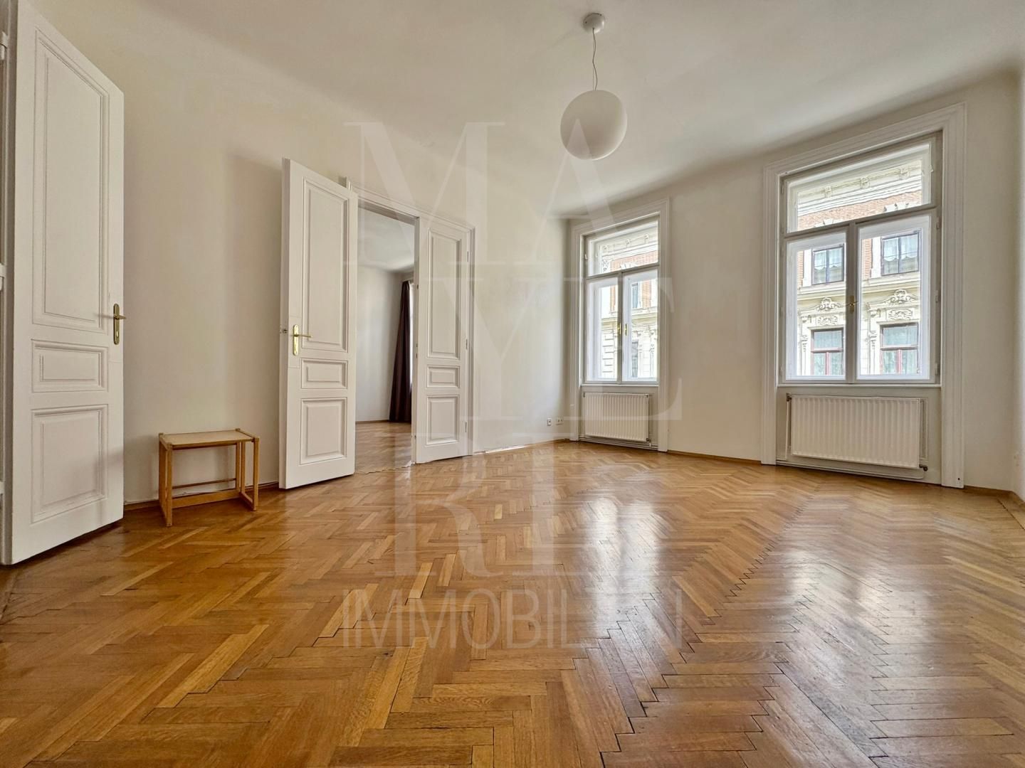 Altbauwohnung mit Balkon in komplett saniertem Stilaltbau - Nähe Cottageviertel