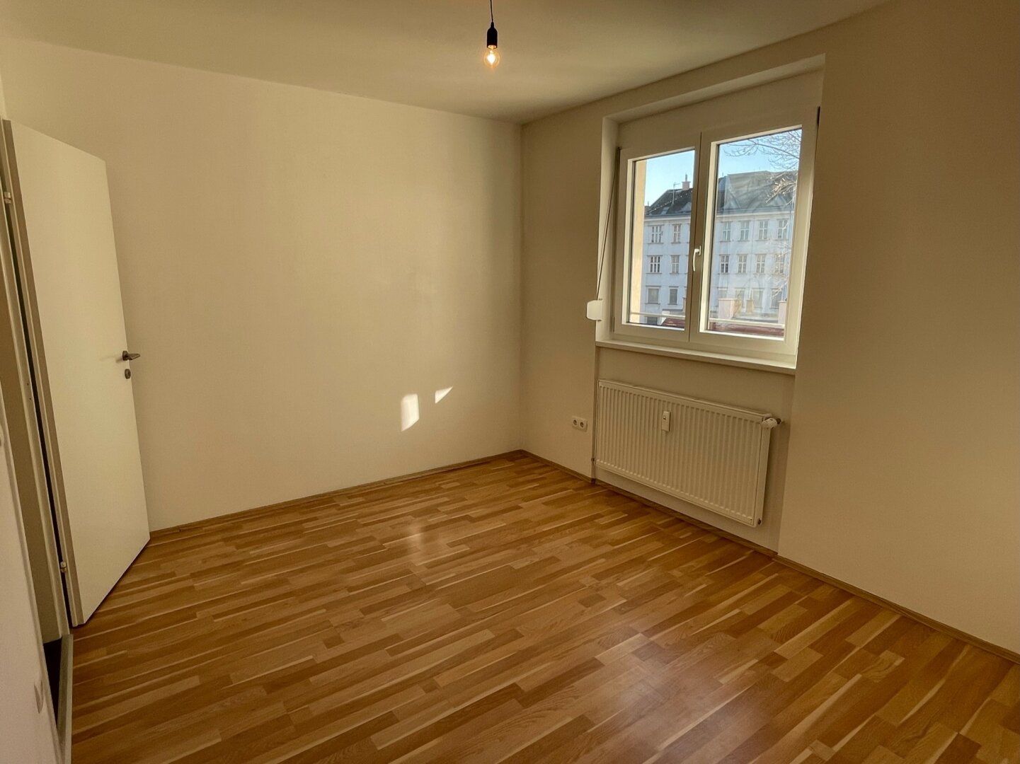 Erstbezug | 2-Zimmer Wohnung Nähe U4 Friedensbrücke, 4. Liftstock, hofseitig