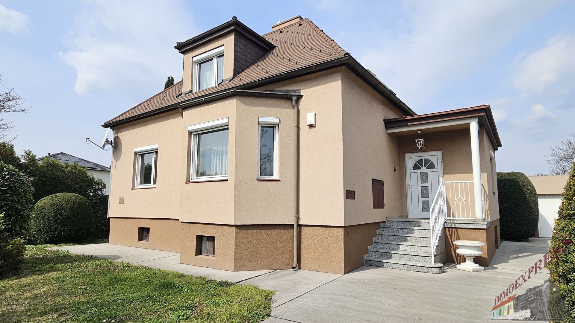 Einfamilienhaus mit großem Grundstück in Schwechat - Siedlungslage! – pohled 2