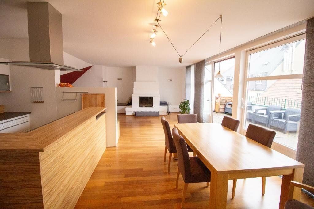 Großzügige DG Wohnung in ruhiger Seitenstraße der Mariahilferstraße