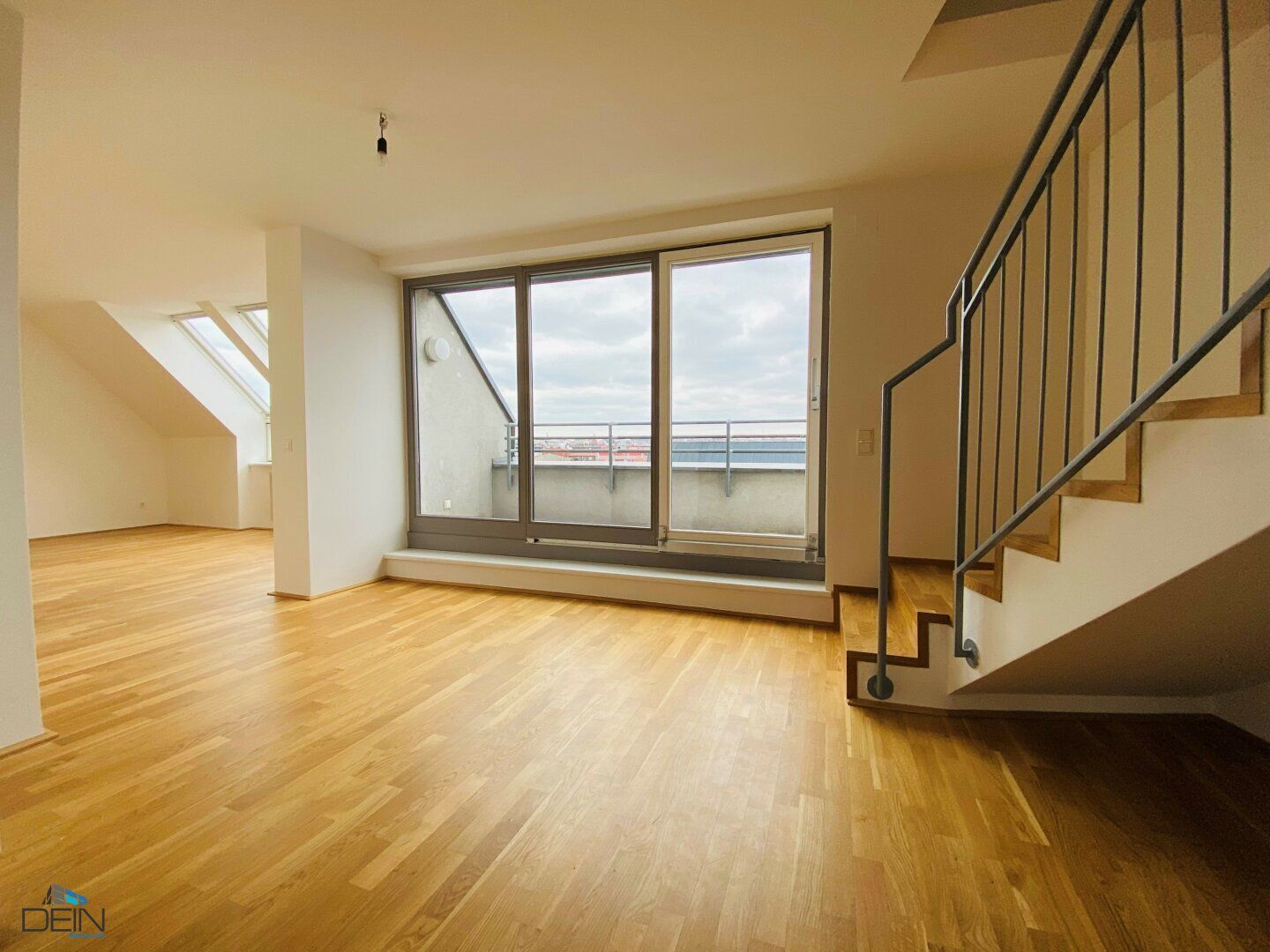 NEU! 3 ZIMMER DG-MAISONETTE MIT EINER KLEINEN TERRASSE AUF DER HERNALSER HAUPTSTRASSE!