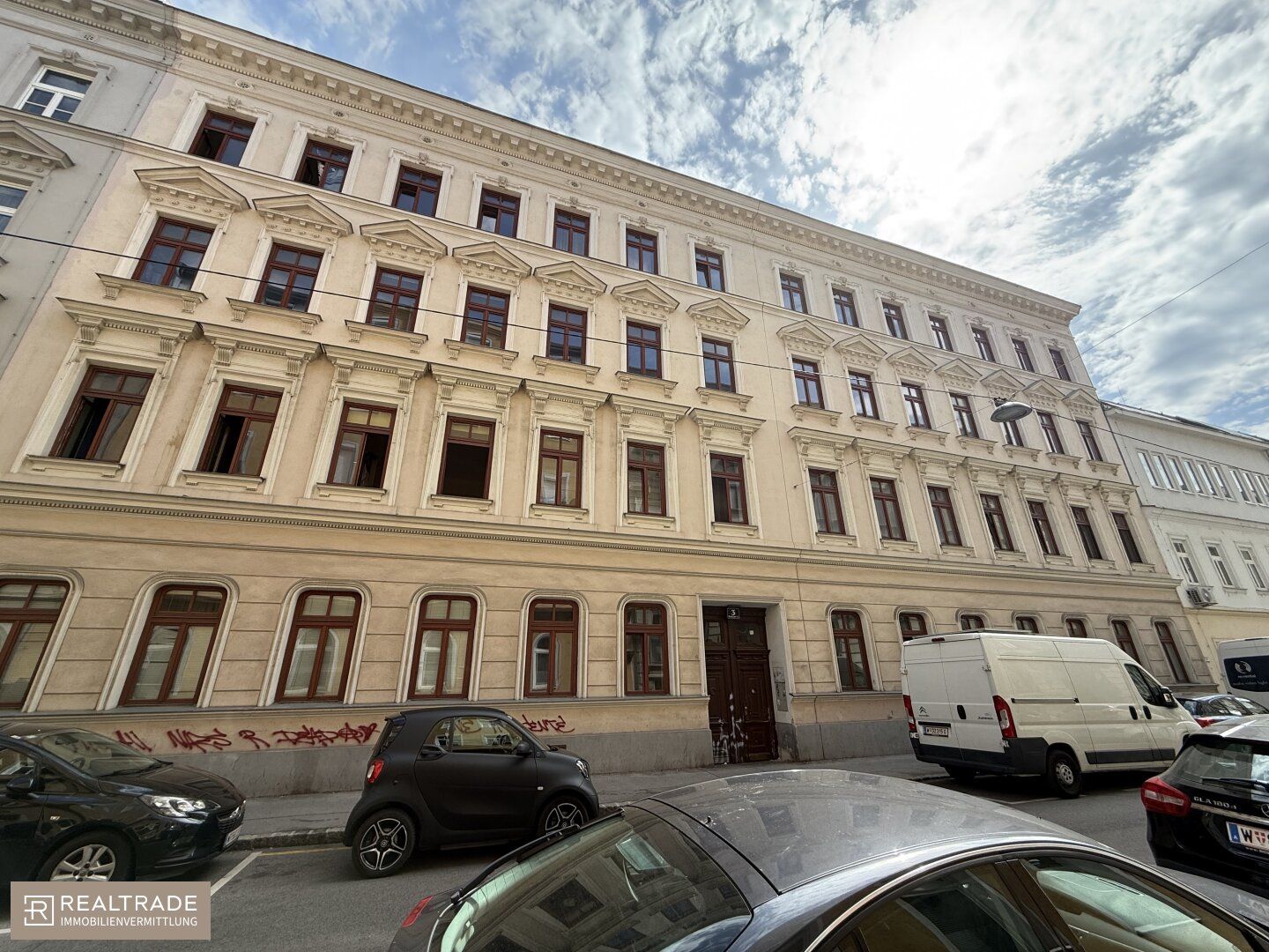 UNSANIERTE ALTBAUWOHNUNG NÄHE YPPENPLATZ!