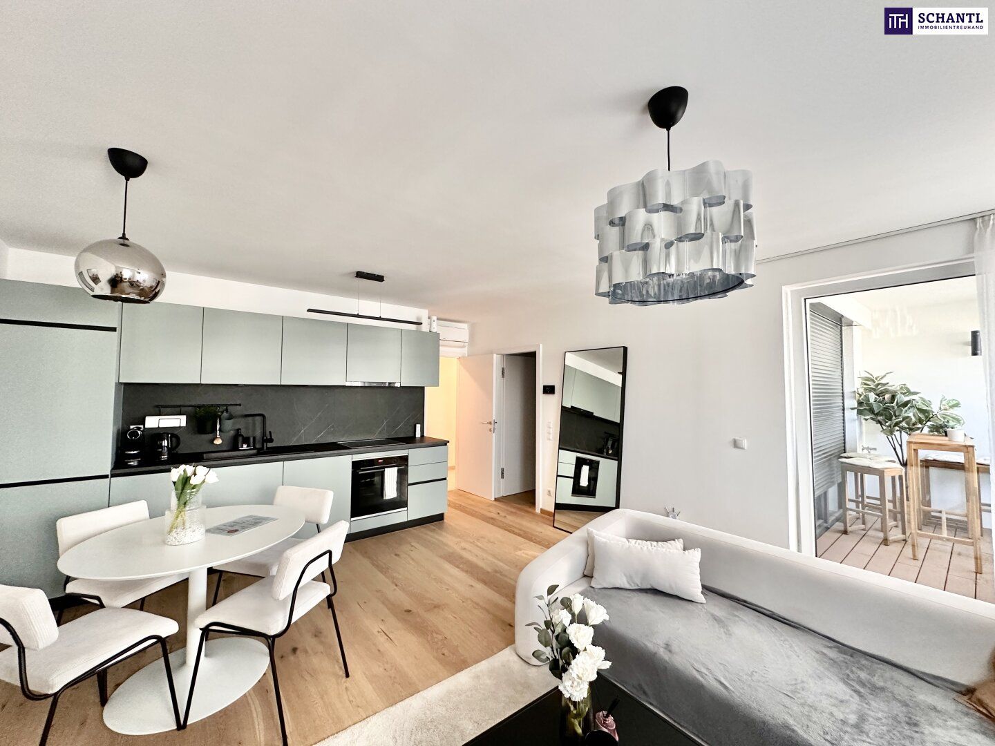 Sofort Bezugsfertig in Bestlage! Traumhafte Dachgeschosswohnung mit Loggia und Panoramafenster ++ Weitblick über Wien ++ Komplett Eingerichtet ++ Dachgeschossneubau aus 2021 ++ Auch für Anleger!!!