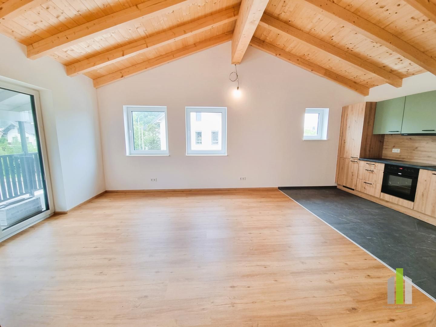 Moderne 2-Zimmer-Wohnung im Erstbezug mit Balkon im Dachgeschoss