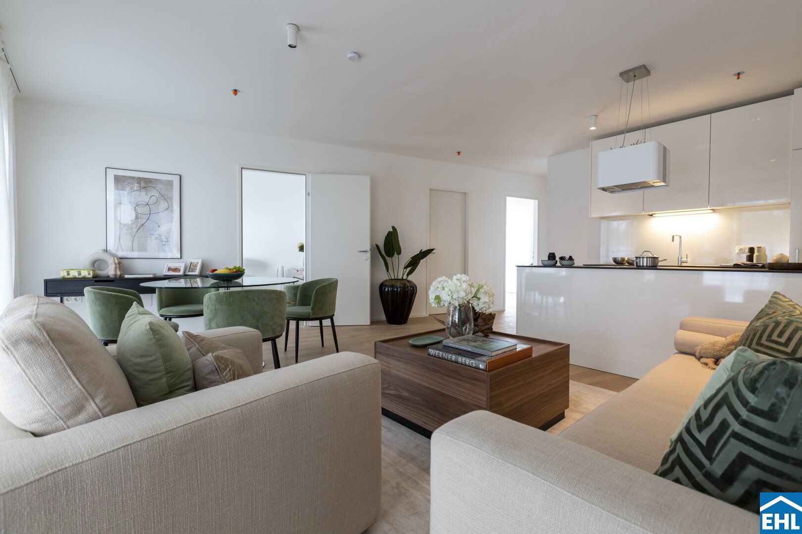 Sonnwendviertel: 1 Zimmer-Wohnung mit Balkon im 10. OG - Fitnessraum, Co-Working & Rooftop-Terrasse inklusive!