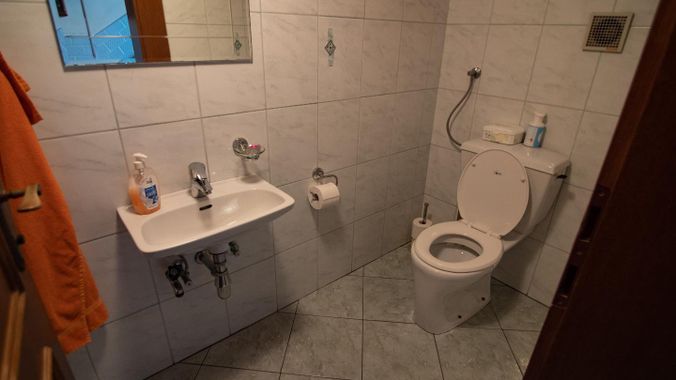 13.) WC EG