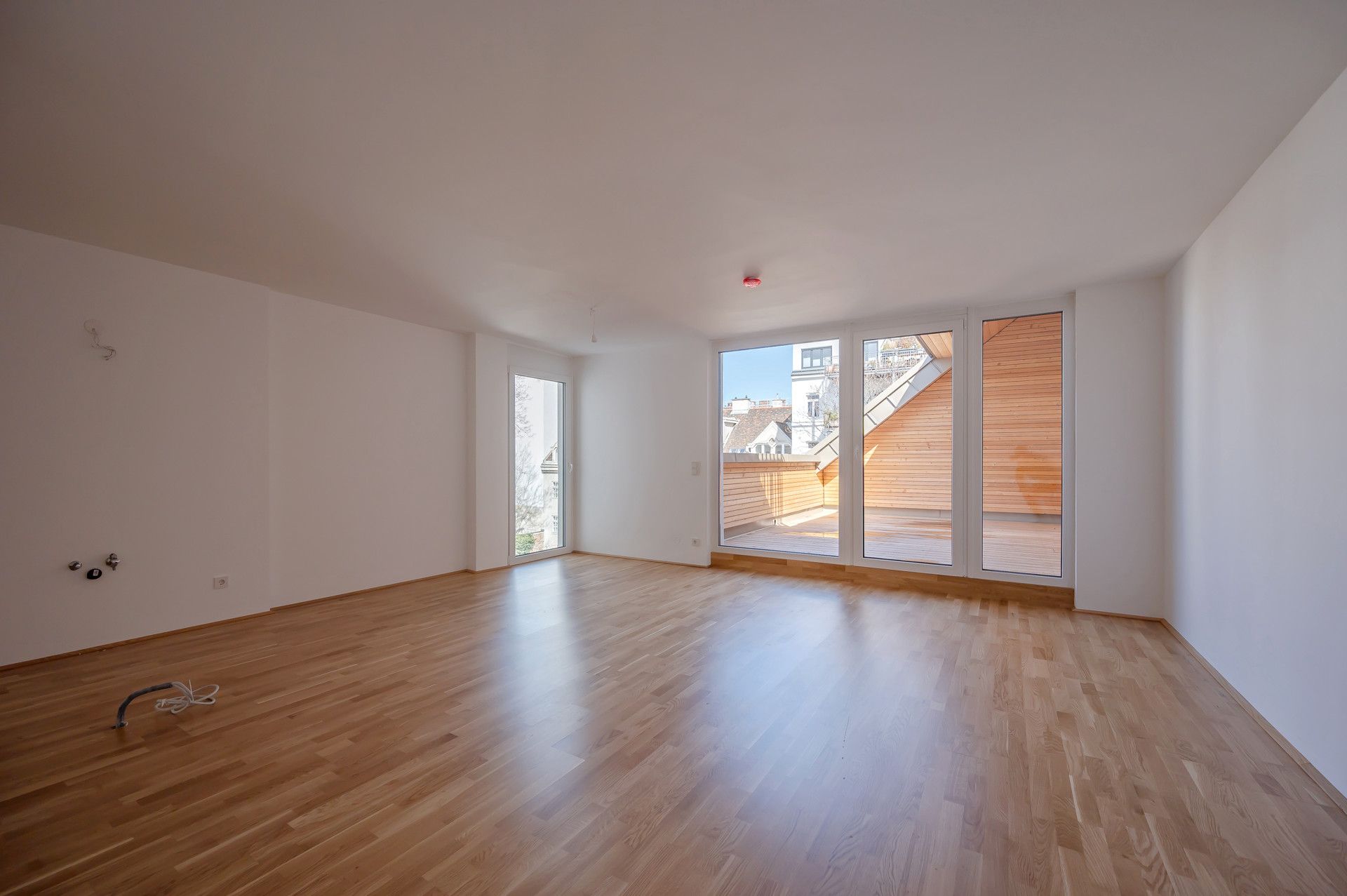 Familiendomizil in zentraler Lage: 3 Zimmer mit beeindruckender XL Innenhofterrasse - Widok 5