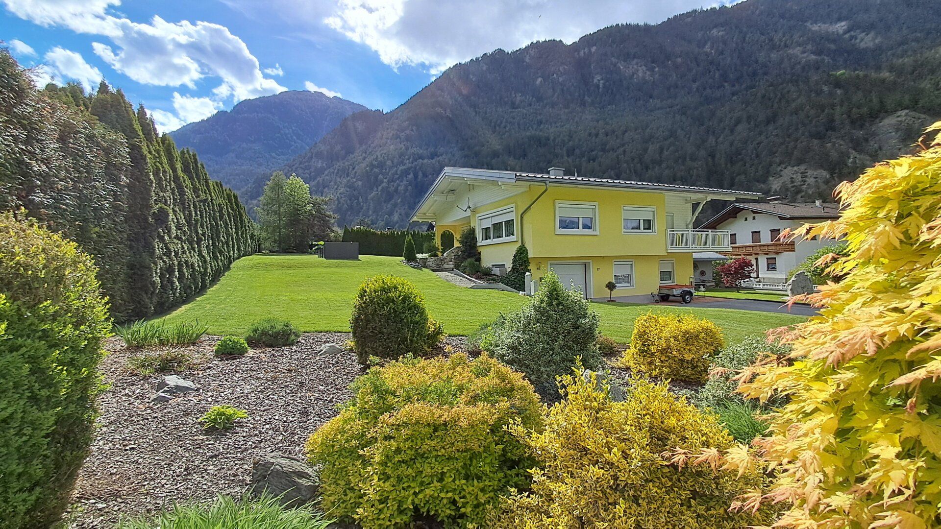 Einfamilienhaus mit Erweiterungsmöglichkeiten - Grundstücksgröße lt. Kataster ca. 2.224 m²