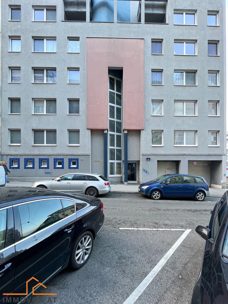 IHR NEUES ZUHAUSE IN DER STADT // KOMPAKT, PRAKTISCH UND PERFEKT ANGEBUNDEN // 1,5 ZIMMER UND GARAGENSTELLPLATZ