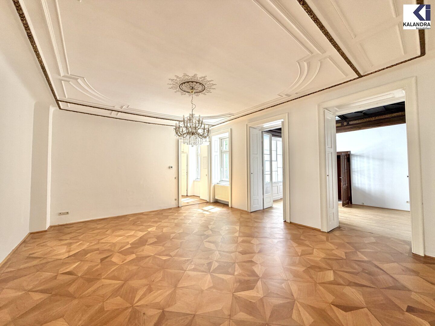 360 TOUR // GENERALSANIERTE ALTBAUETAGE - Mehr