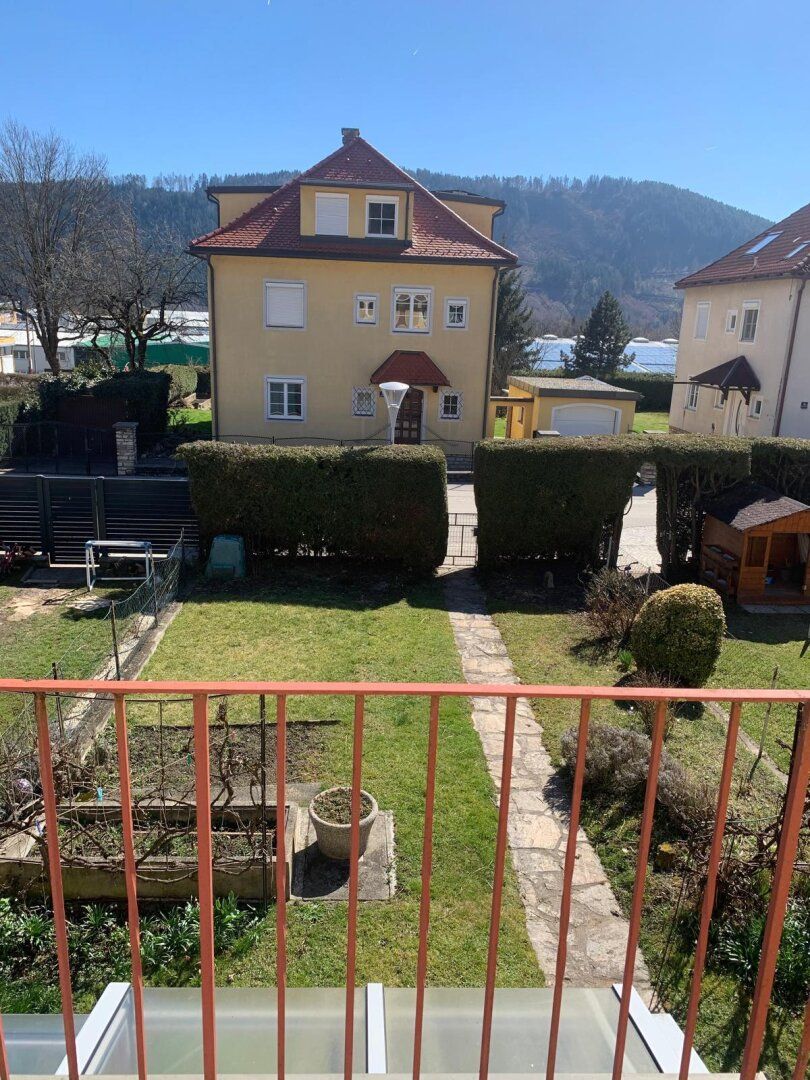 Reihenhaus mit Grünfläche und Wintergarten
