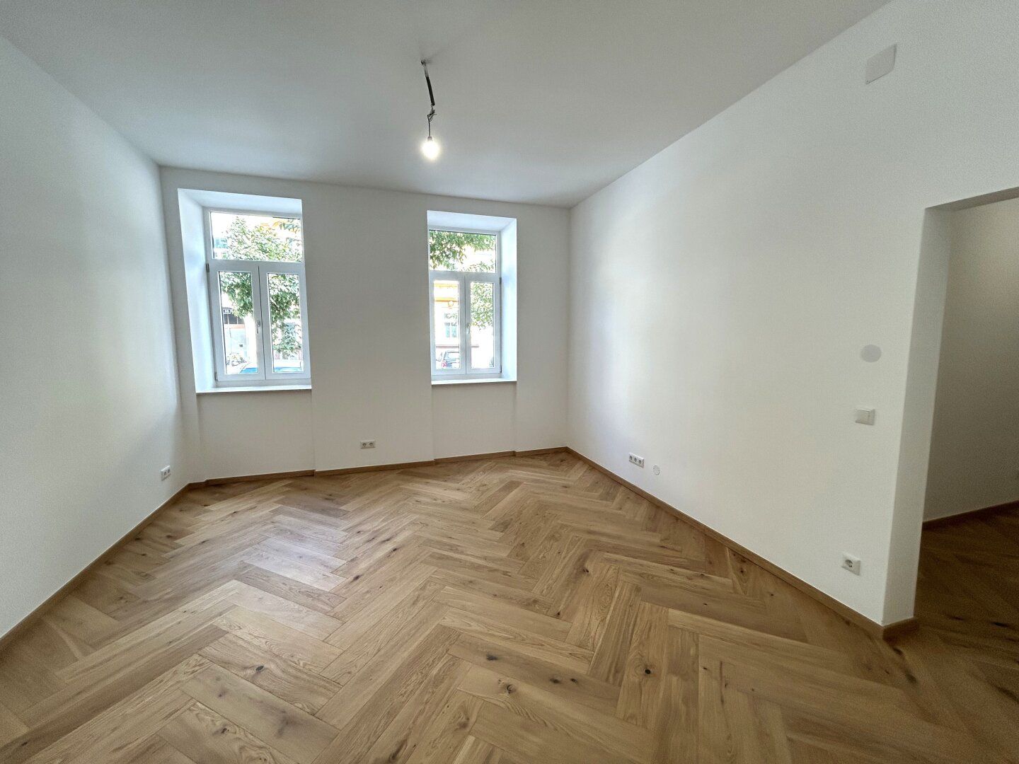 NEUREAL - Charmante, generalsanierte Altbauwohnung in guter Lage zu verkaufen!