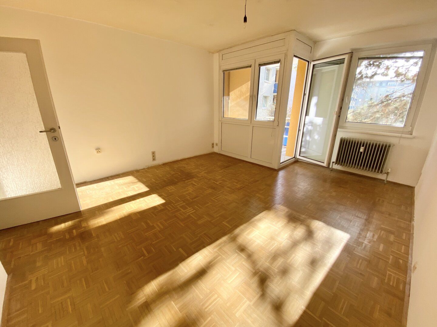NEUER PREIS! PROVISIONSFREI VOM EIGENTÜMER! 3-ZIMMER WOHNUNG MIT LOGGIA BEIM COLOSSEUM21!