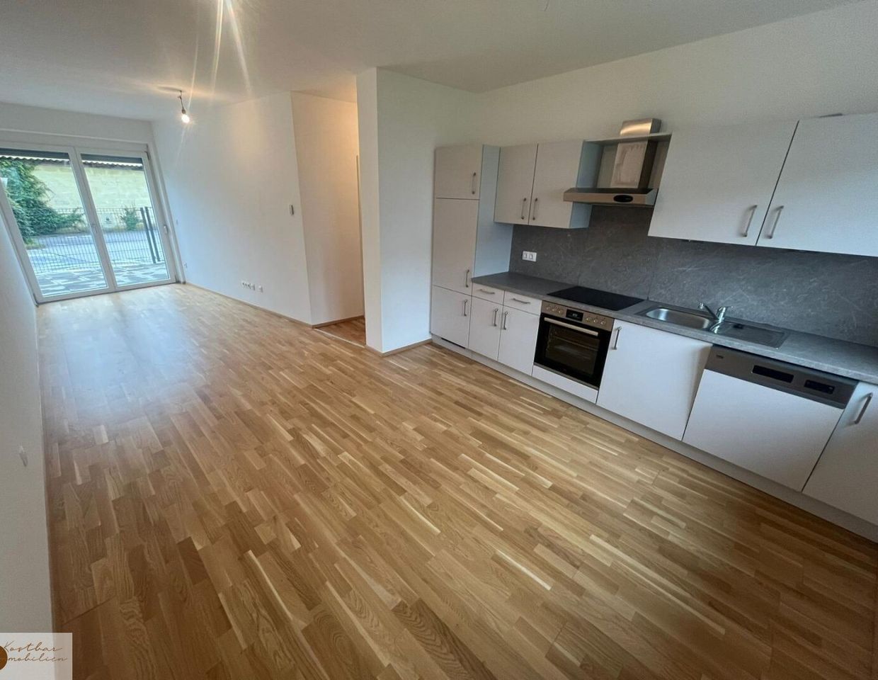 Außerordentlich musterhafte Erdgeschosswohnung mit eingezäunter Terrasse & Parkplatz in Voitsberg, zu vermieten.