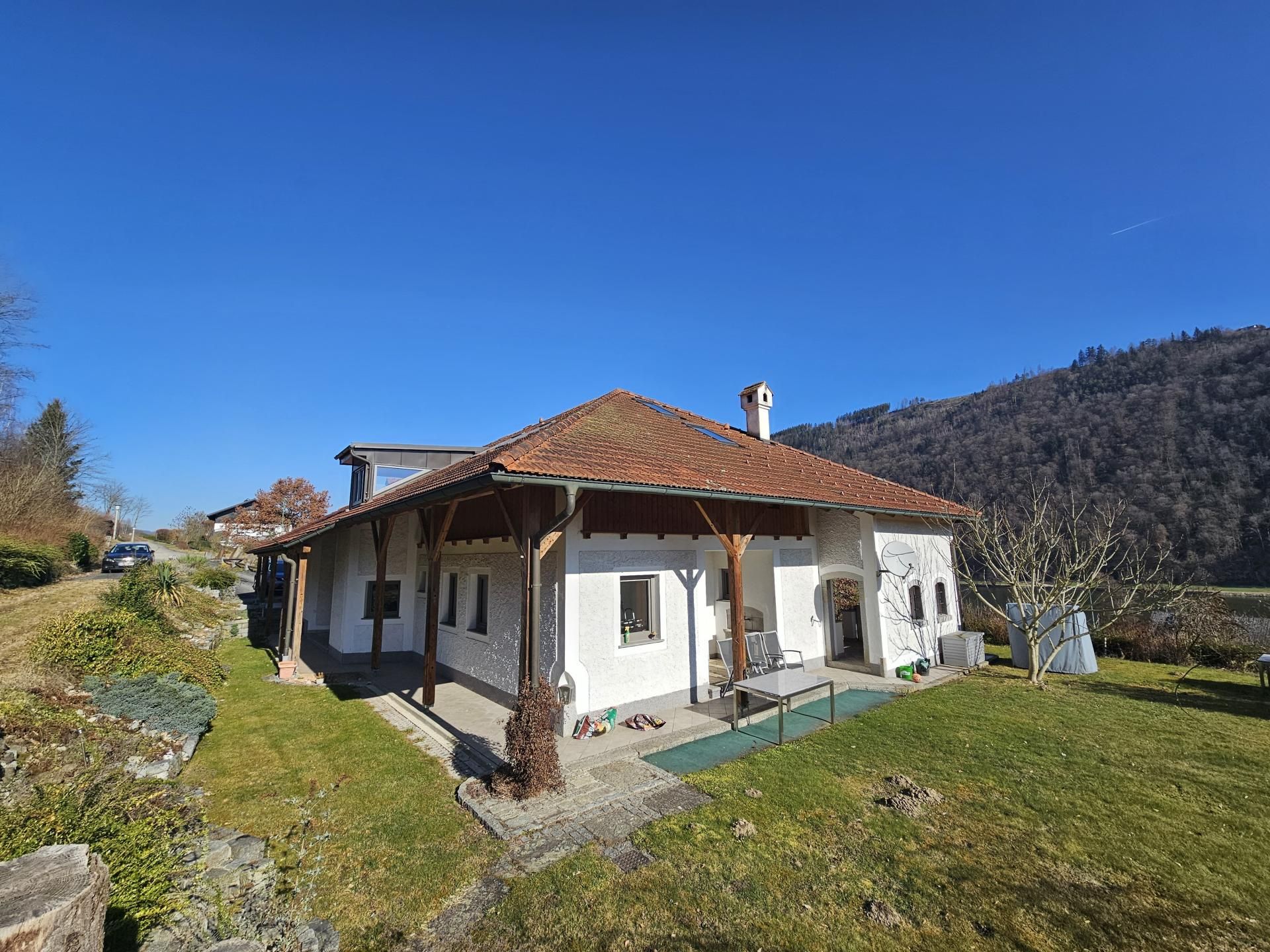 Einfamilienhaus mit Donaublick