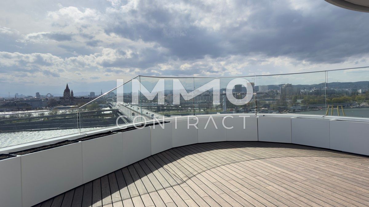 Sunny four-room apartment with 105 m² balcony and amazing amenities on the New Danube