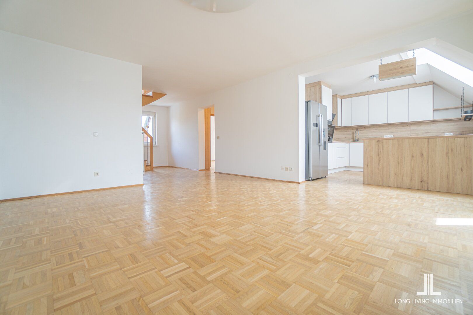 AUFGEPASST - Helle Maisonette Wohnung mit großer Terrasse - Preis inklusive Carport!