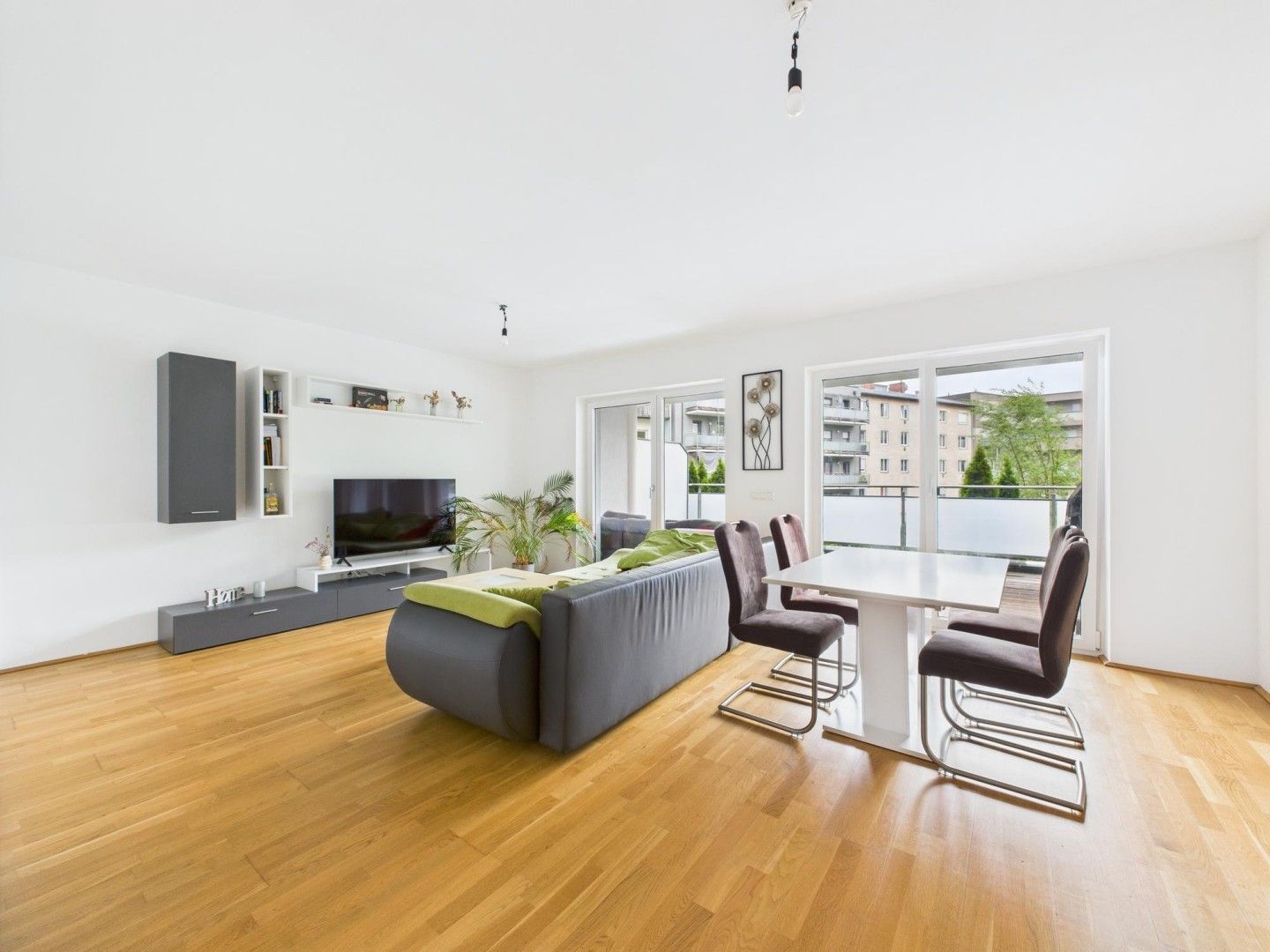 LINZ (FROSCHBERG): TOP-MIETWOHNUNG (4 Zimmer) ca. 98,57 m² WFL. - XL Terrasse/Loggia ca. 33,41m²