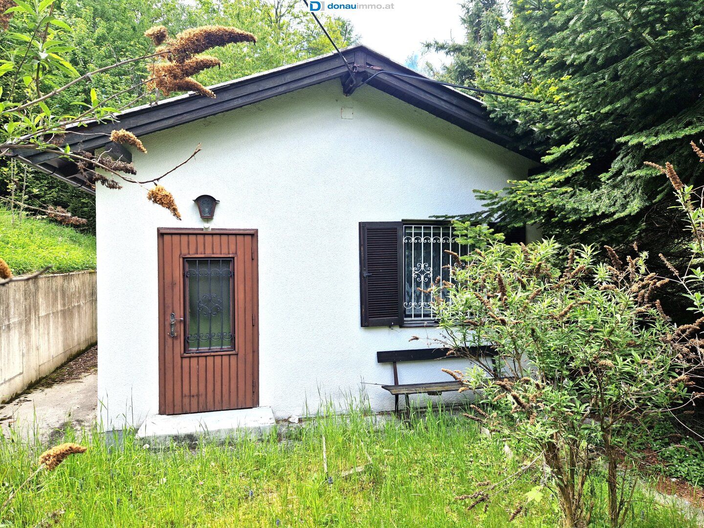 Renovierungsbedürftiges Wochenendhaus im Wechselgebiet: Ihr Projekt für 112.000 € mit Gästehaus, Terrasse und Garage!