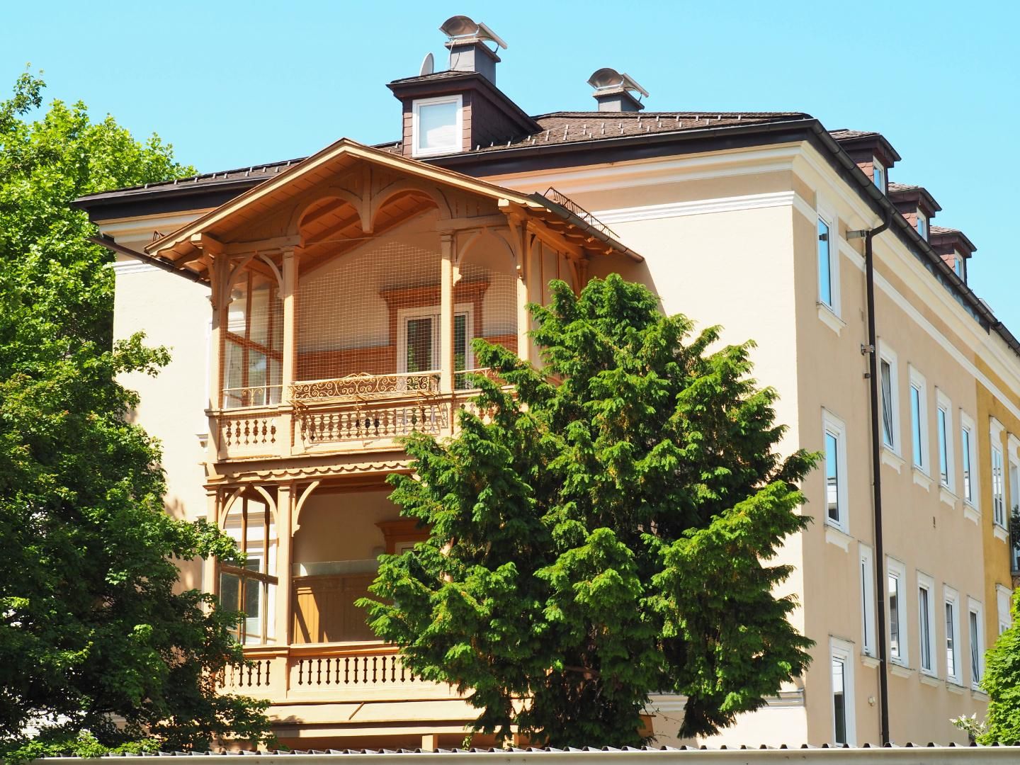 Salzburg Riedenburg: Firmensitz mit repräsentativer Adresse: ca. 55 qm, 2 Büroräume plus Balkon , Parkplatz im Innenhof inkludiert