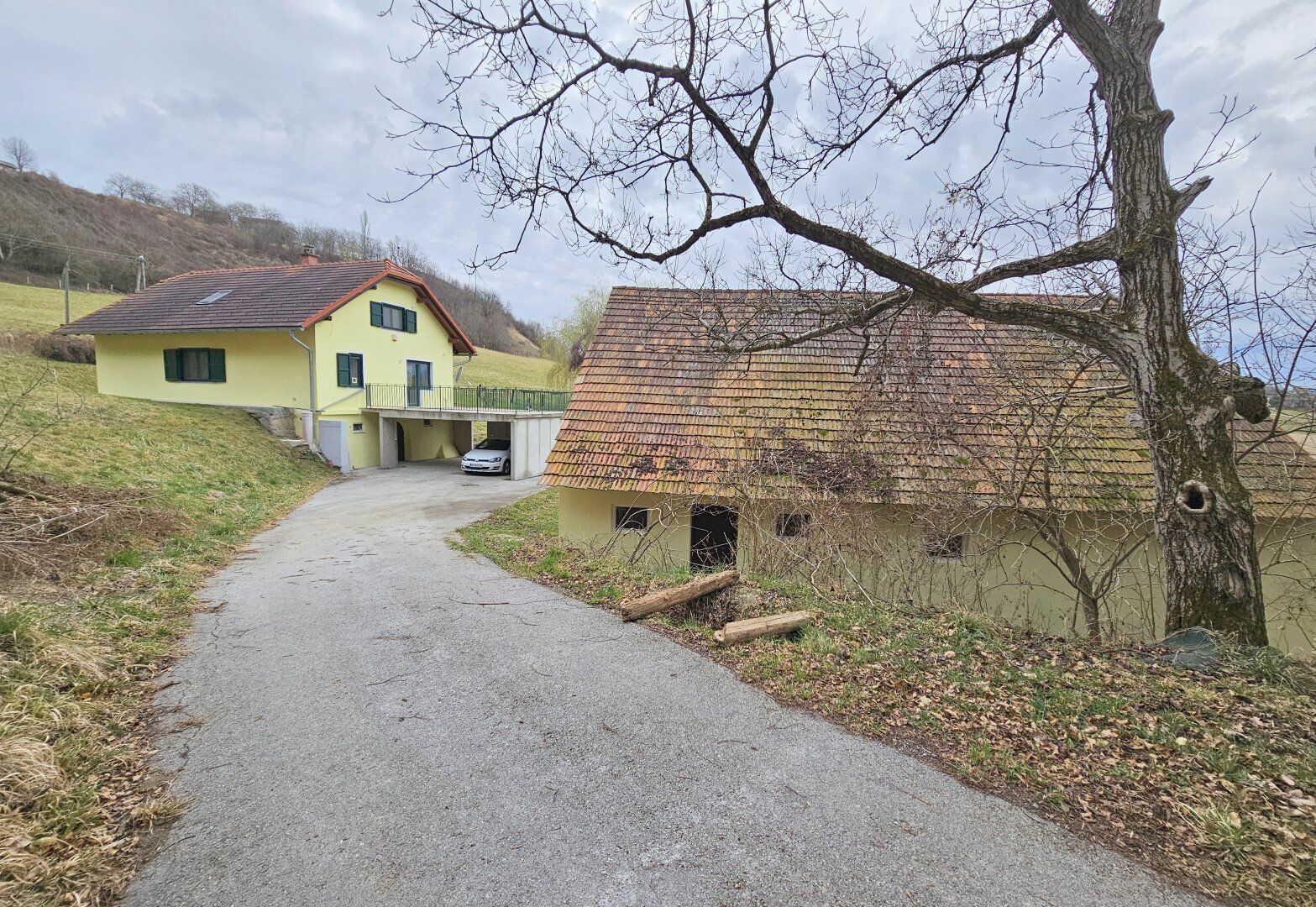 Nur 15 Minuten von Spielfeld entfernt auf slowenischer Seite - Idyllisches Wohnen mit ca. 5 ha Grund