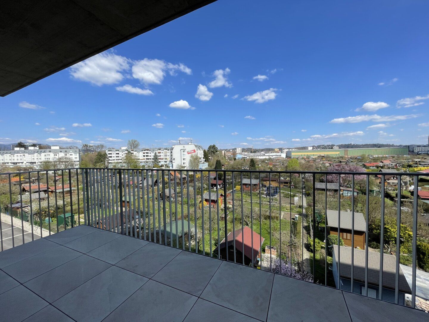 Helle 2 Zimmerwohnung mit schöner Aussicht