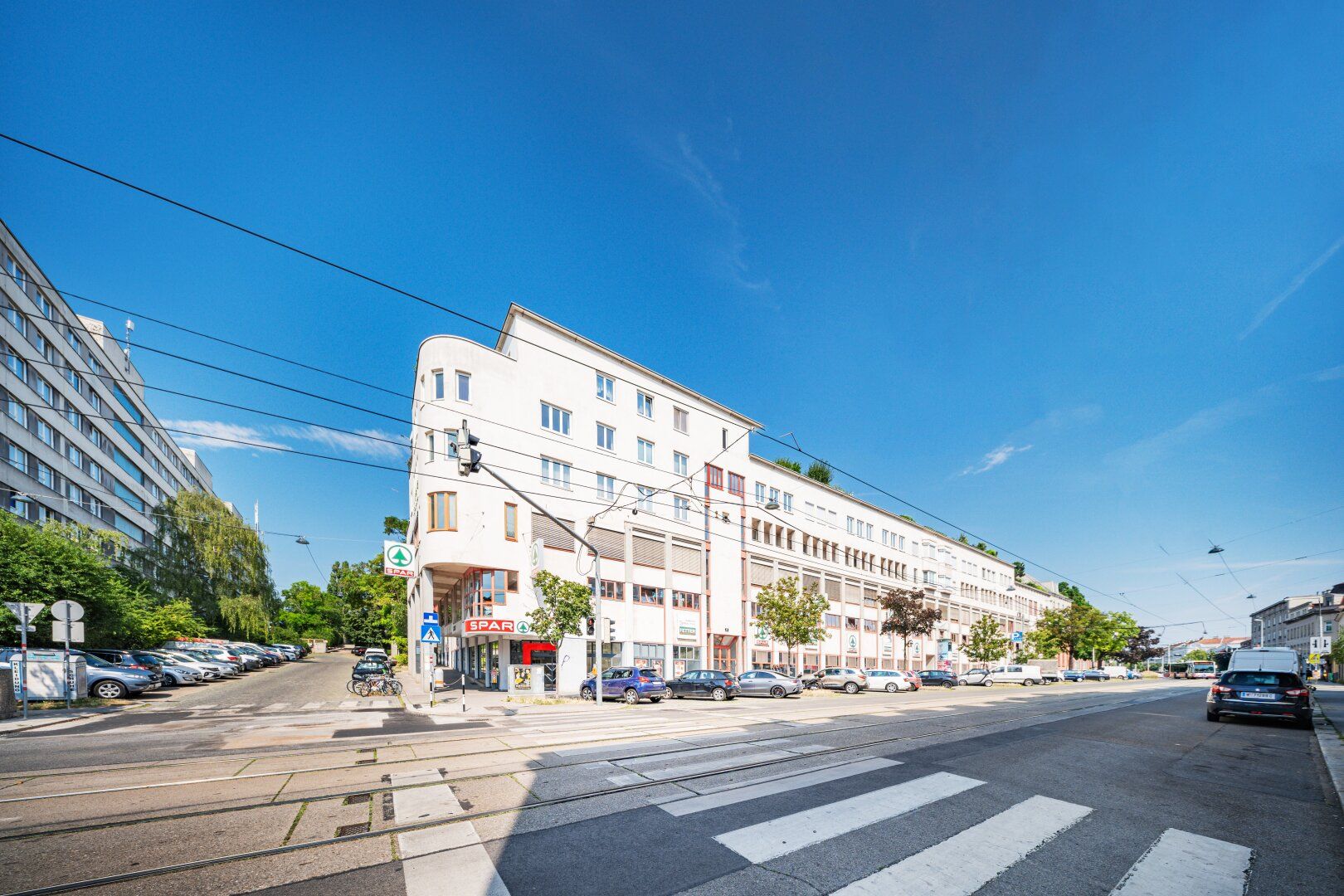 Kapitalanlage mit 4,4% Rendite | Großzügige 3-Zimmer Wohnung am Fuße des Wilhelminenbergs mit Loggia und TG-Stellplatz