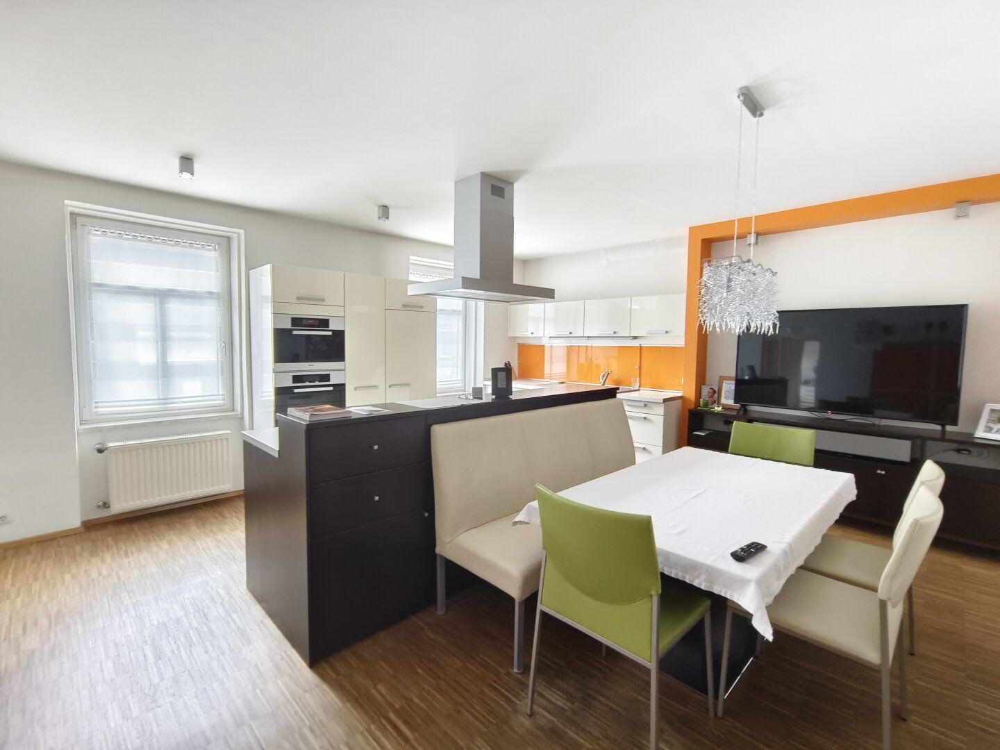 Geräumige Wohnung in zentrumsnaher Lage mit großer Terrasse und Parkplatz!