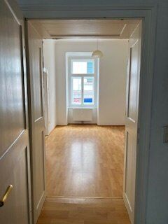 Traumhafte Altbau-Wohnung in Graz! 73.8m², € 843,33 Miete, Balkon, gepflegt, inkl. Einbauküche & Personenaufzug.