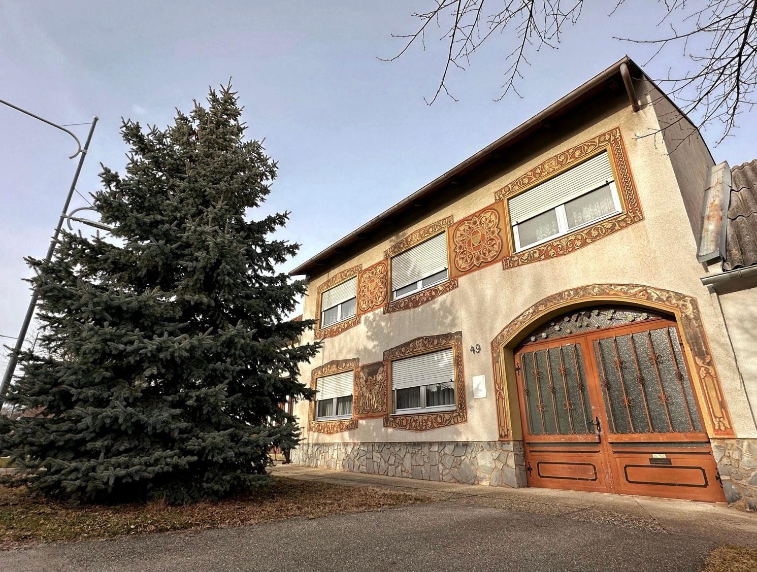 Großes Bauernhaus mit viel Potential im Ortskern (gemauerter Weinkeller, Wirtschaftsgebäude,..)