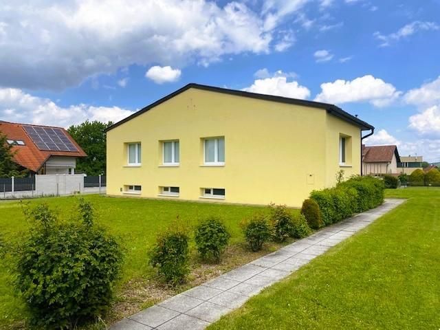 Freistehender Bungalow auf großem Grundstück!